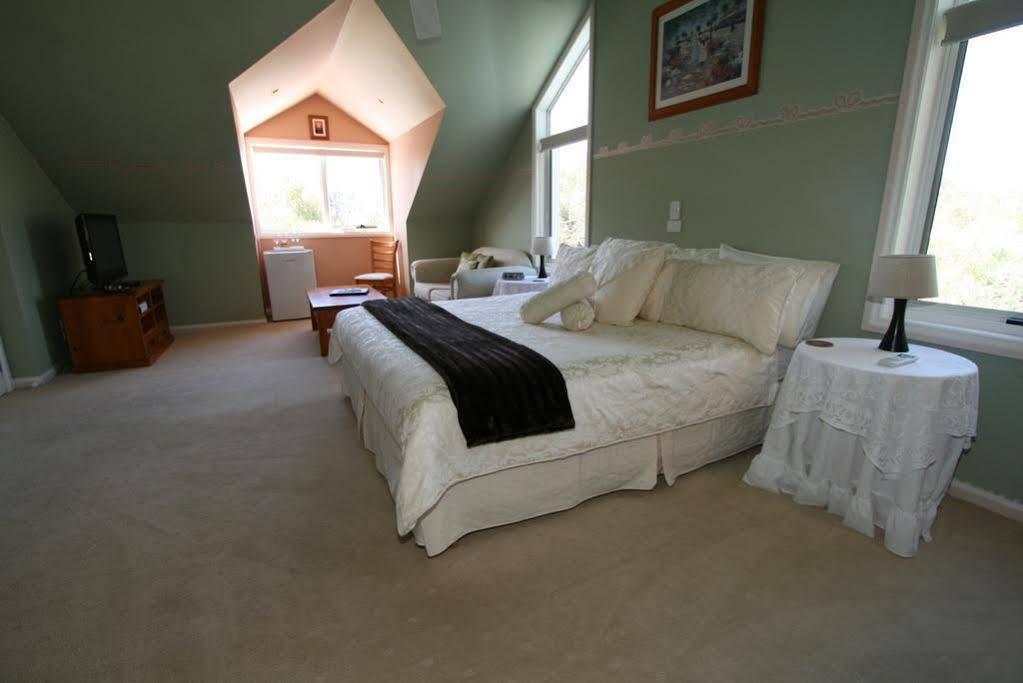 ซิลเวอร์ วอเตอร์ เบ้ดแอนด์เบร็คฟัสท์ Bed & Breakfast คาวเวส ภายนอก รูปภาพ